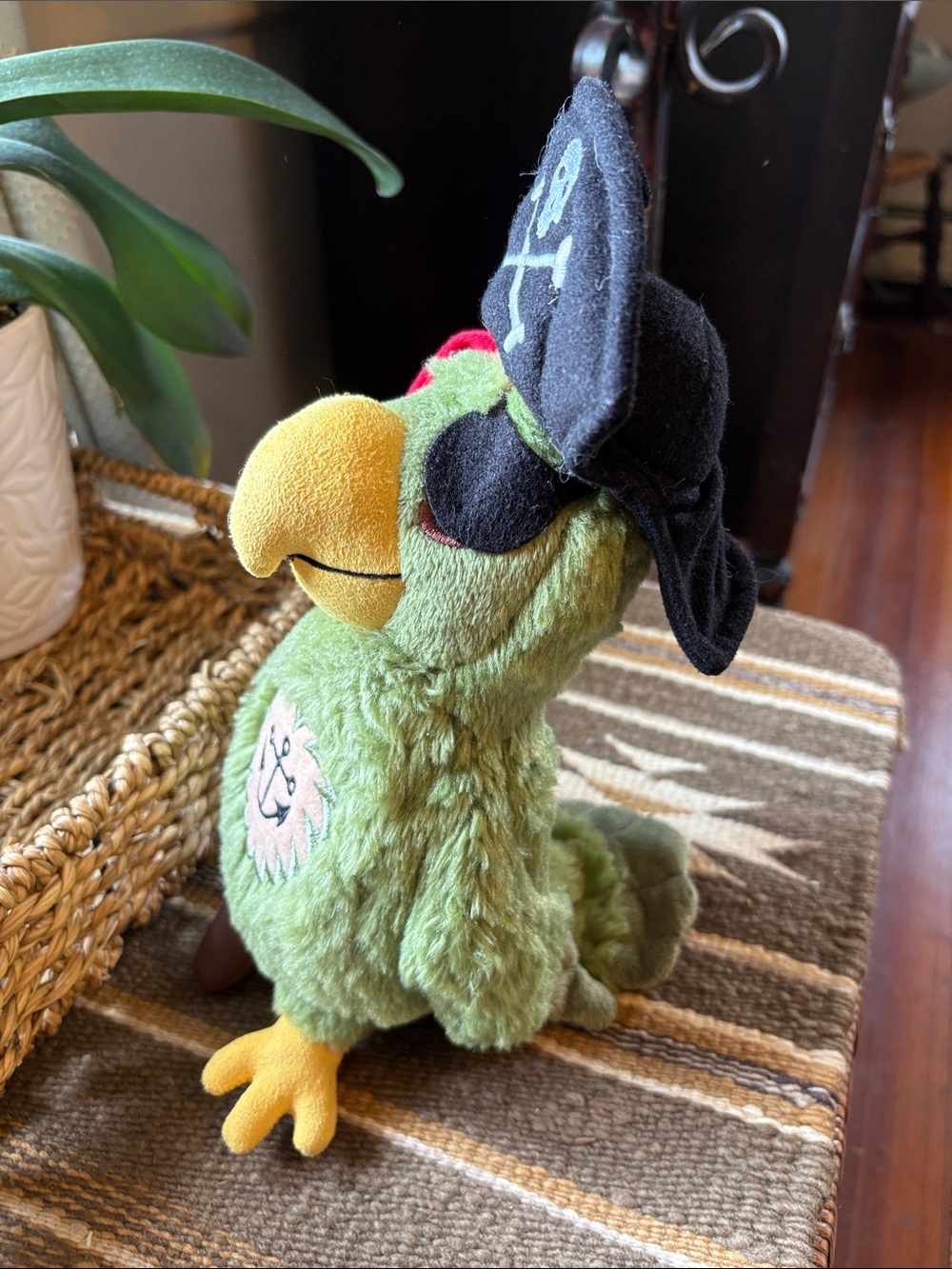 Disney Pirates of the Caribbean Peg Leg Pete Parrot Plush - Picture 3 of 7